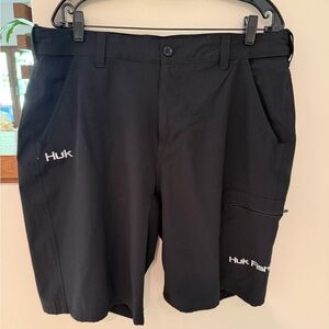 Huk Men's Black Athletic Fishing Shorts XL 10.5 inch Performance Fabrics